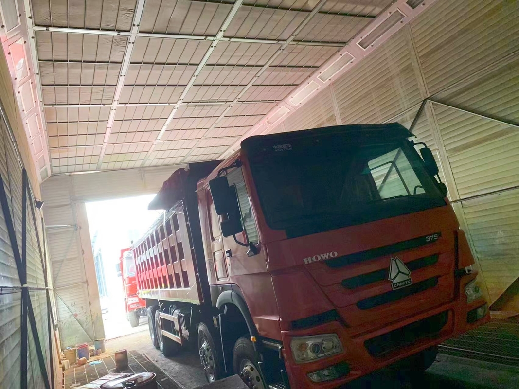 شاحنات تجارية مستعملة HOWO Dump Truck 8 * 4 Right Steering 371hp Truck Body 7.3 * 2.45 * 1.5m