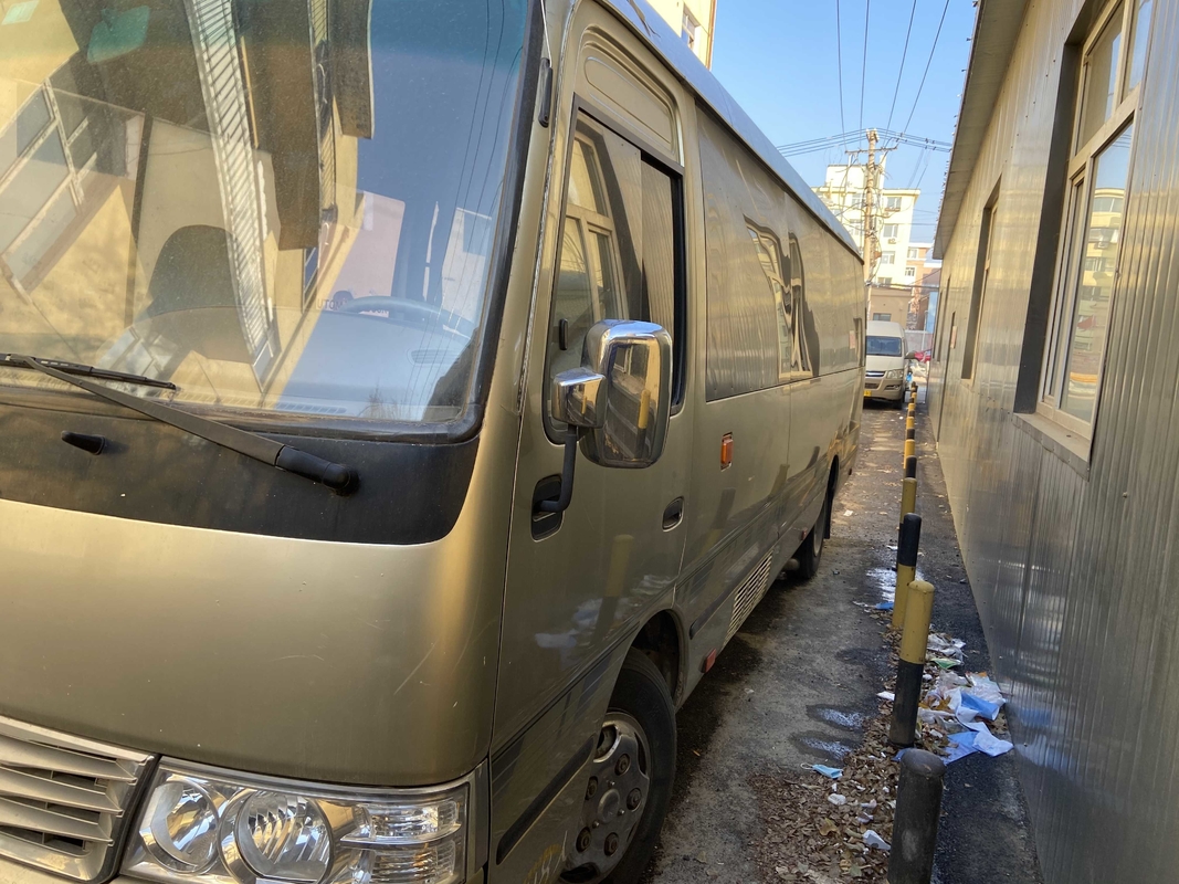 شاحنات صغيرة مستعملة Toyota Coaster 29seats Diesel Engine 2nd Hand Mini Bus 1HZ Engine