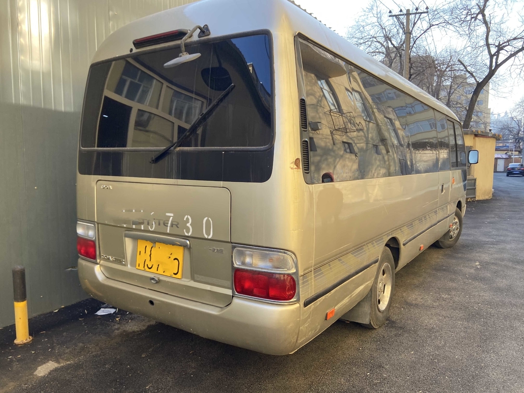 شاحنات صغيرة مستعملة Toyota Coaster 29seats Diesel Engine 2nd Hand Mini Bus 1HZ Engine