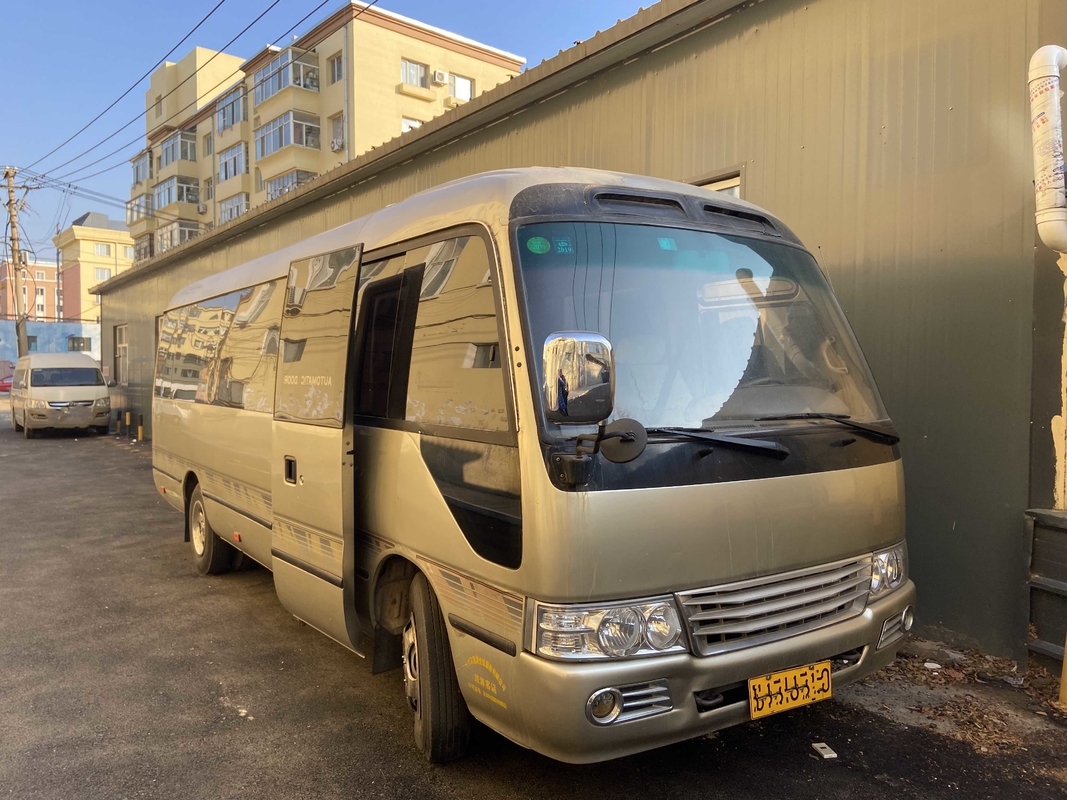 شاحنات صغيرة مستعملة Toyota Coaster 29seats Diesel Engine 2nd Hand Mini Bus 1HZ Engine