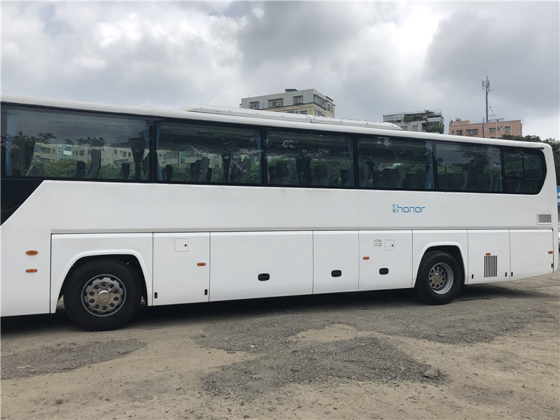 حافلة ركاب فاخرة 53 مقعدًا Rhd Lhd ديزل Euro 3 حافلة المدينة الداخلية حافلة ركاب لمسافات طويلة للبيع