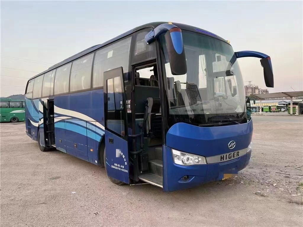 حافلة فاخرة 49 مقعدًا مستعملة Kinglong Bus حافلة ركاب مستعملة للبيع Euro 3