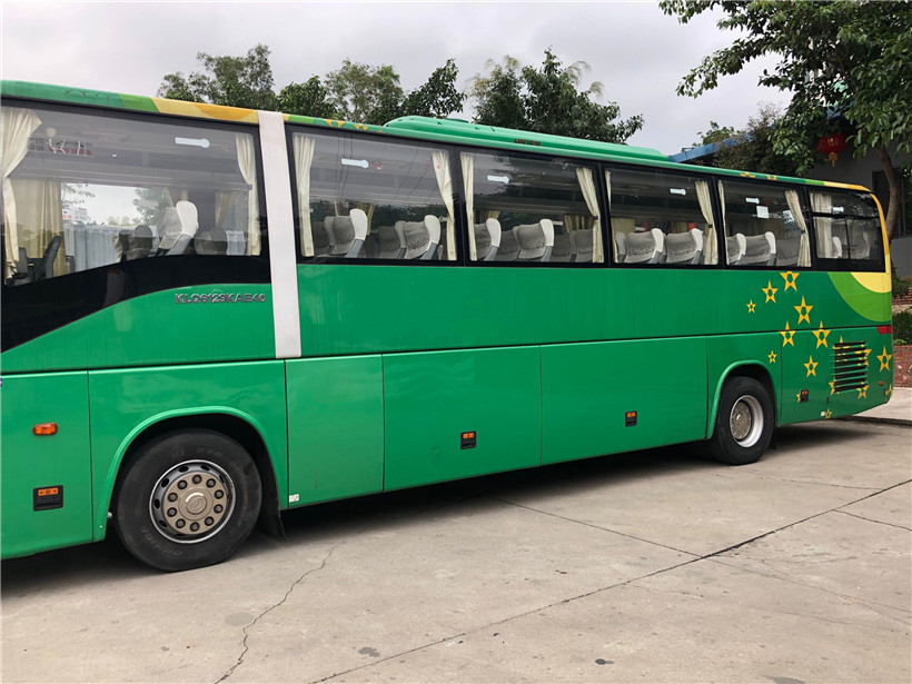 حافلة فاخرة حافلة مستعملة 51 مقعدًا Rhd Lhd ديزل حافلة Kinglong ذات جودة جيدة للحافلة