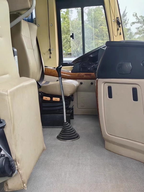 مستعملة حافلة فاخرة Rhd Yutong Bus Zk6122 70 Seater Bus مستعملة للبيع