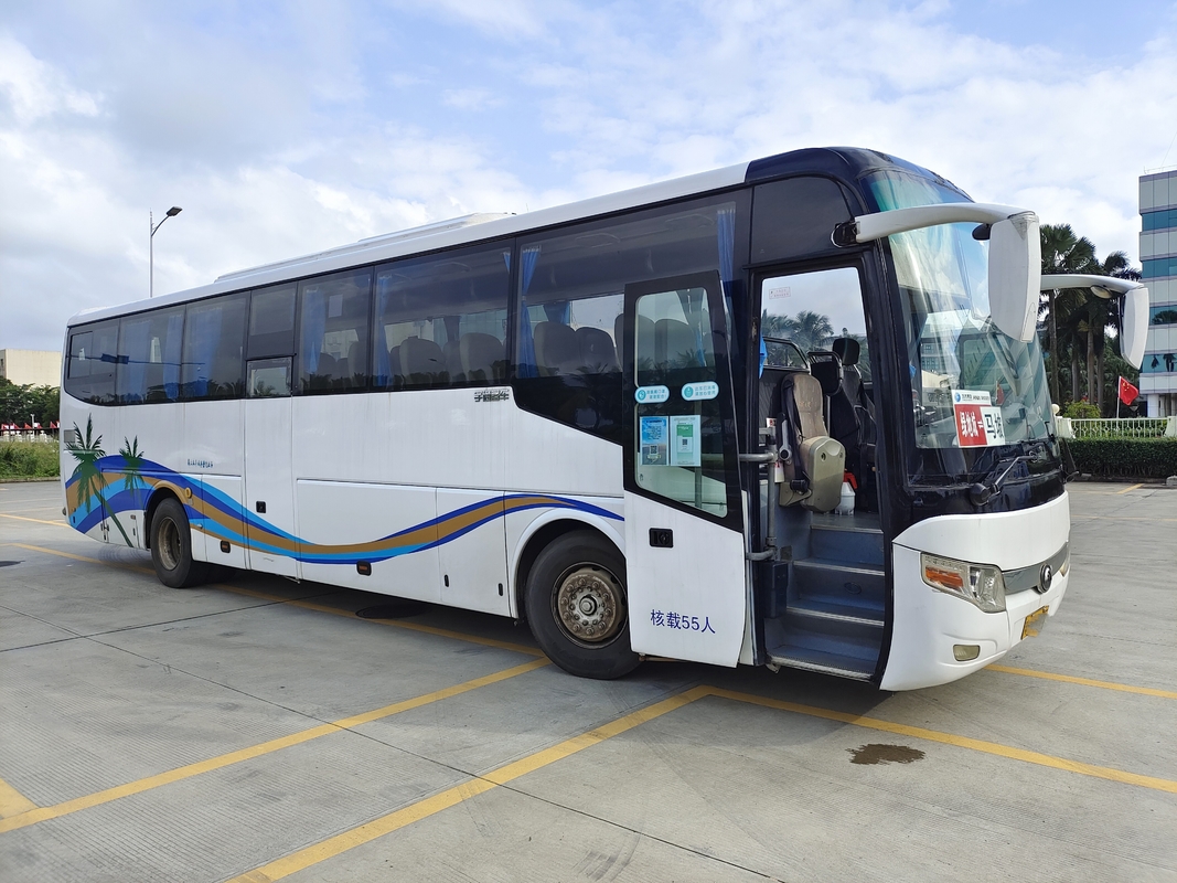 55 مقعدًا باصات اليد الثانية Yutong Brand Transport Bus لمدرب محرك الديزل الخلفي لأفريقيا
