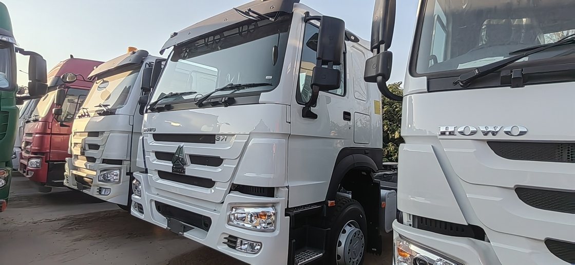 مستعملة شاحنة قلابة HOWO تجارية مستعملة شاحنات ديزل 6 * 4 LHD / RHD 371 / 375hp