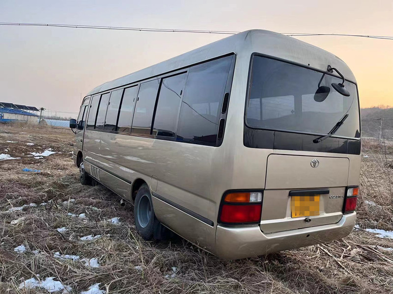 حافلة Toyota Coaster Bus 30 Gasoline Fuel Mini Bus 3RZ Front Engine 2nd Hand Mini Bus