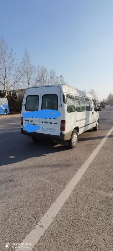 شاحنات صغيرة مستعملة 2015 سنة مستعملة Ford Hiace Mini Bus ناقل حركة يدوي Mini Bus 15 Seater