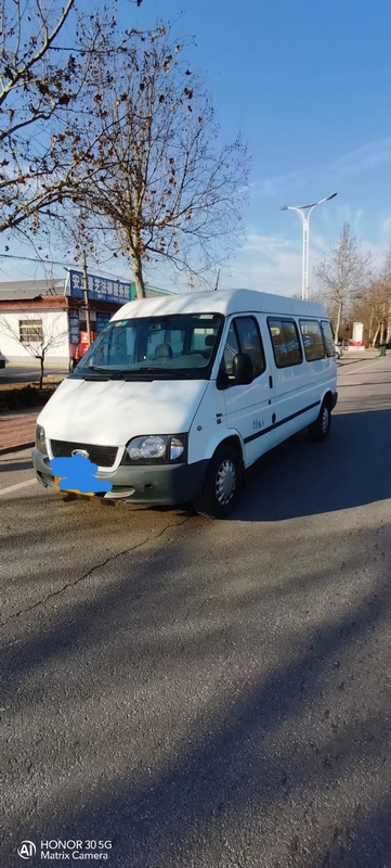 شاحنات صغيرة مستعملة 2015 سنة مستعملة Ford Hiace Mini Bus ناقل حركة يدوي Mini Bus 15 Seater