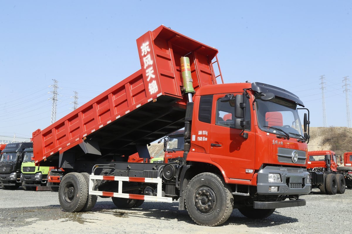 2 شاحنات قلابة يدوية بحالة جيدة 8-10 طن دونغفنغ العلامة التجارية 4x2 الشاحنات الخفيفة 160hp