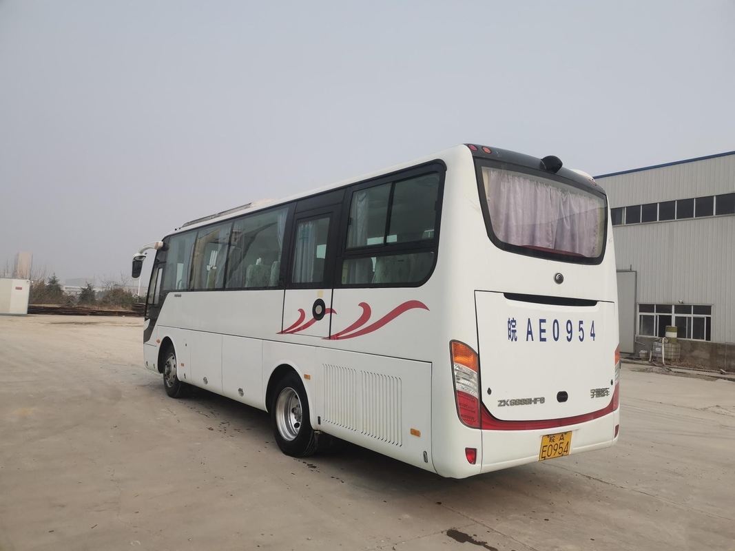 مستعملة حافلة Yutong حافلة 45 مقعدًا 2 + 3 تخطيط Yuchai Engine 162kw Seal Window ZK6888