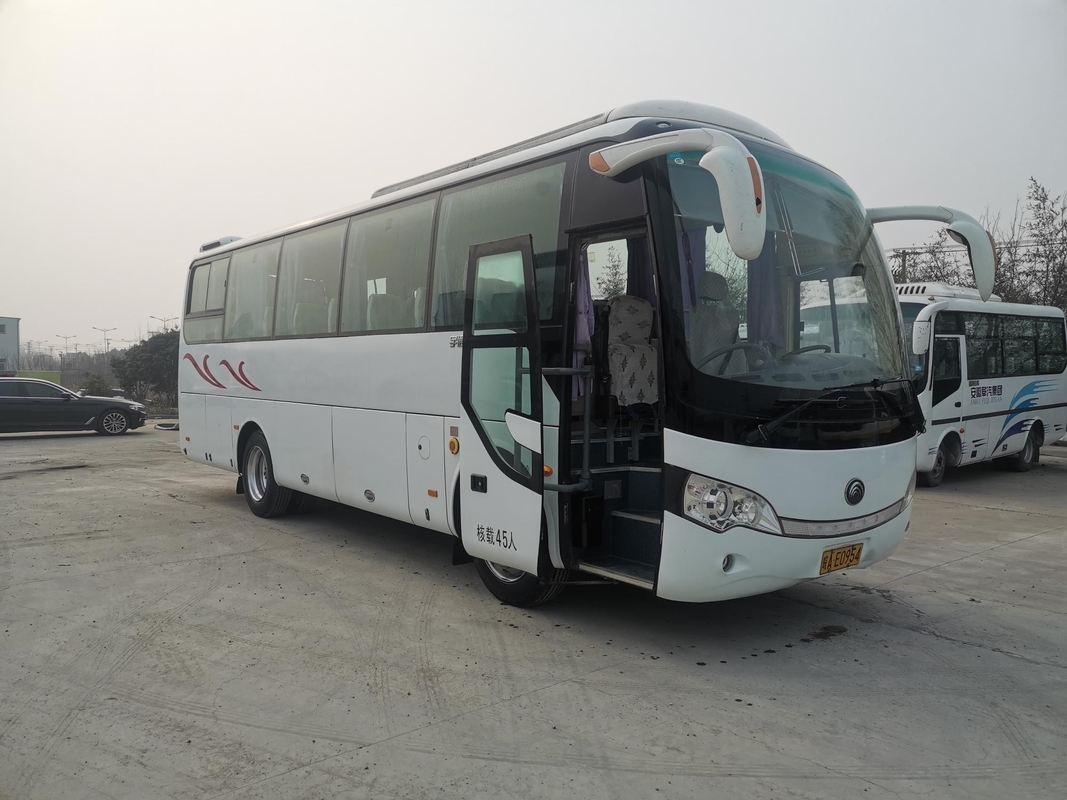 مستعملة حافلة Yutong حافلة 45 مقعدًا 2 + 3 تخطيط Yuchai Engine 162kw Seal Window ZK6888
