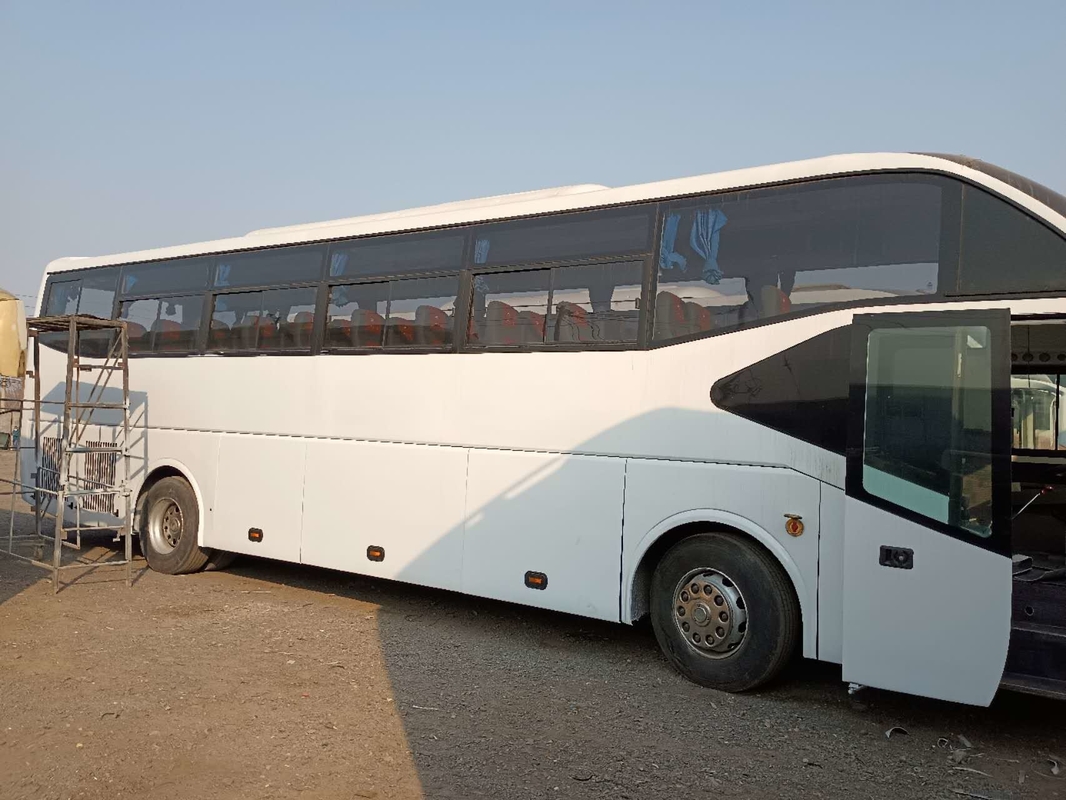 حافلات المطار 55 مقعدًا تستخدم حافلات Yutong ZK6127 الحافلة المستعملة لعام 2016