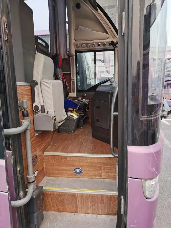 مدرب قديم 61 مقعدًا 2014 سنة مستعملة حافلات Yutong ZK6147 Bus Double Axlebrake الفاخرة