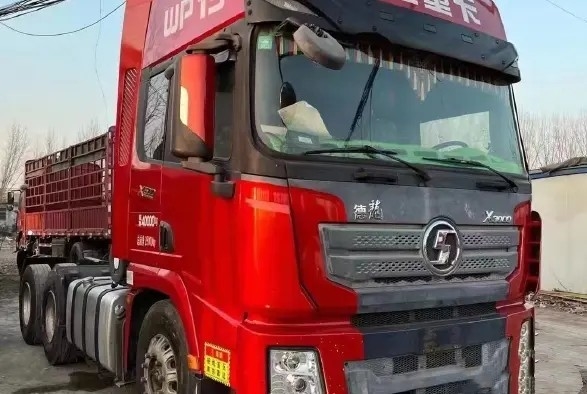 مستعملة جرار مقطورات كابينة عالية السقف Weichai Engine 500hp 6 × 4 شاحنة جرار SHACMAN D'LONG X3000