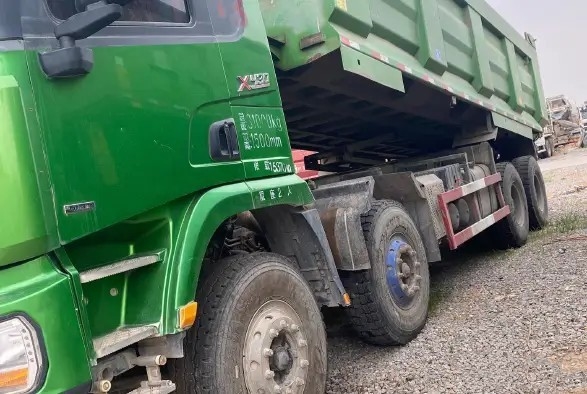 شاحنات تجارية مستعملة 8 × 4430hp Weichai Engine مستعمل SHACMAN D'LONG X3000 شاحنة قلابة