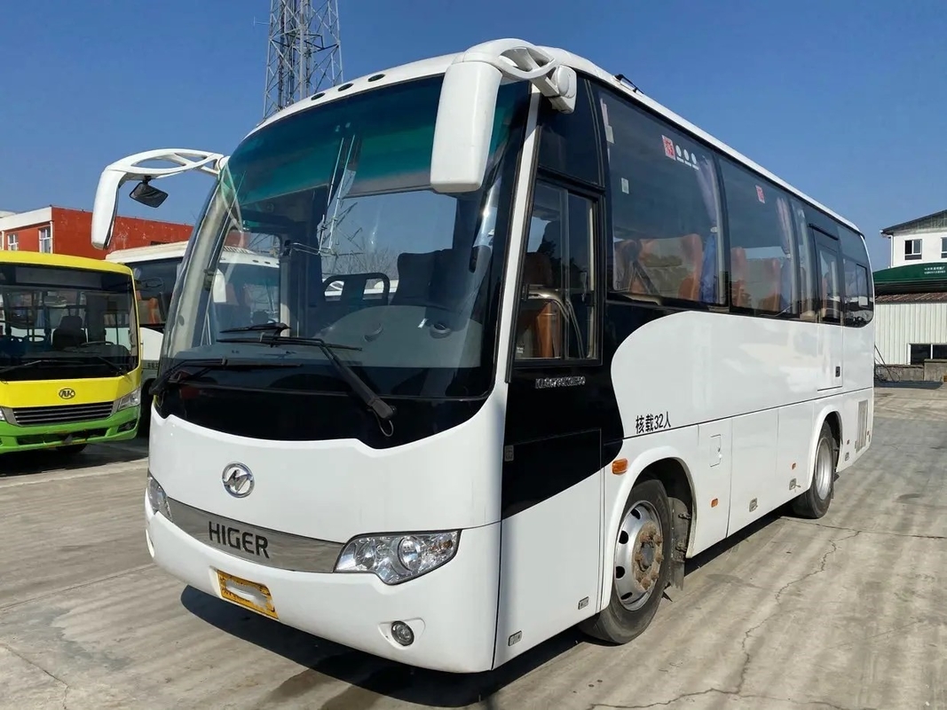 حافلات فاخرة مستعملة 32 مقعدًا مستعملة Higer Coach Bus KLQ6796 Yuchai Engine White اللون