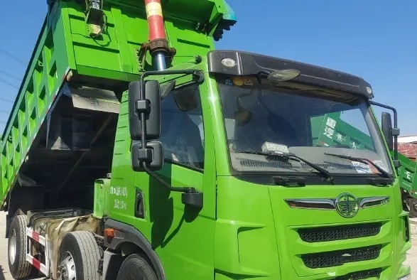 مستعملة تفريغ شاحنة 220hp 6 × 2 تحميل مصنّف 24.5t علبة تروس سريعة مستعملة شاحنة JIEFANG