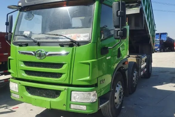 مستعملة تفريغ شاحنة 220hp 6 × 2 تحميل مصنّف 24.5t علبة تروس سريعة مستعملة شاحنة JIEFANG