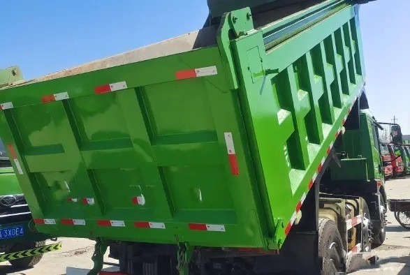 مستعملة تفريغ شاحنة 220hp 6 × 2 تحميل مصنّف 24.5t علبة تروس سريعة مستعملة شاحنة JIEFANG