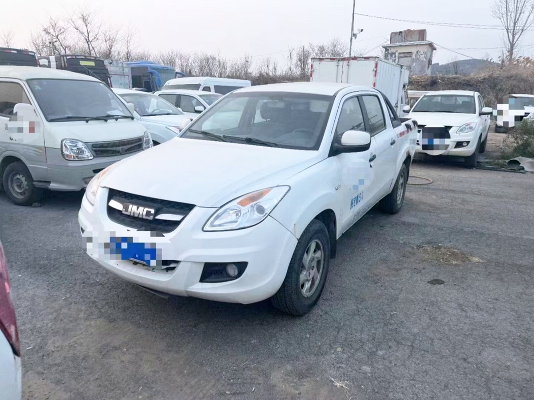 شاحنات زيت مستعملة مقاعد مزدوجة 4 أبواب محرك زيت 4 × 2 وضع القيادة ناقل حركة يدوي JMC بيك آب