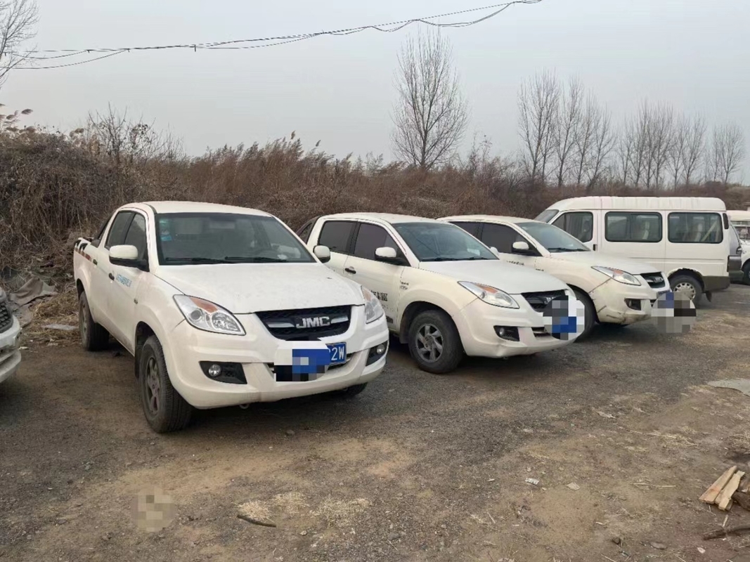 شاحنات زيت مستعملة مقاعد مزدوجة 4 أبواب محرك زيت 4 × 2 وضع القيادة ناقل حركة يدوي JMC بيك آب
