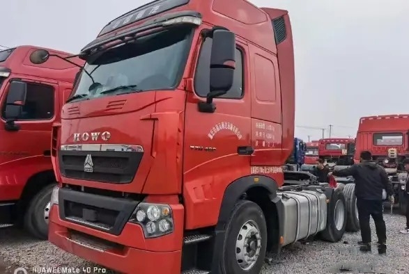 مقطورات اليد الثانية 3 مقاعد 6 × 4 وضع القيادة 460hp HOWO Tractor Trailer أحمر اللون 10 إطارات