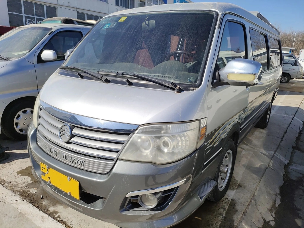 تستخدم 14 حافلة ركاب مكيف هواء انزلاقي 14 مقعدًا محرك ديزل Golden Dragon Hiace XML6532