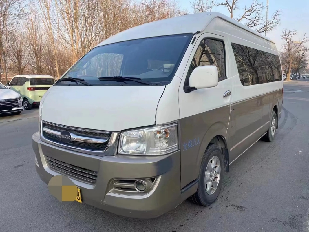 شاحنات مكوكية مستعملة 15 مقعدًا Higer Minibus KLQ6540 باب يتأرجح خارجي لون الشمبانيا محرك أمامي