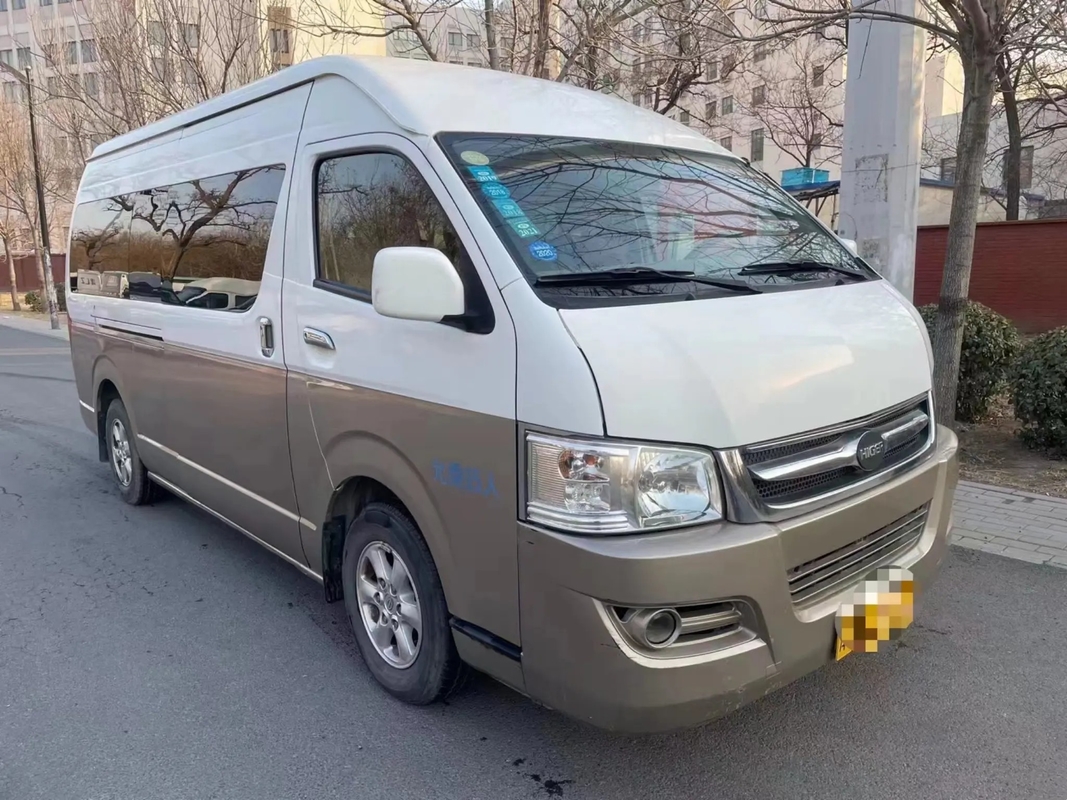 شاحنات مكوكية مستعملة 15 مقعدًا Higer Minibus KLQ6540 باب يتأرجح خارجي لون الشمبانيا محرك أمامي