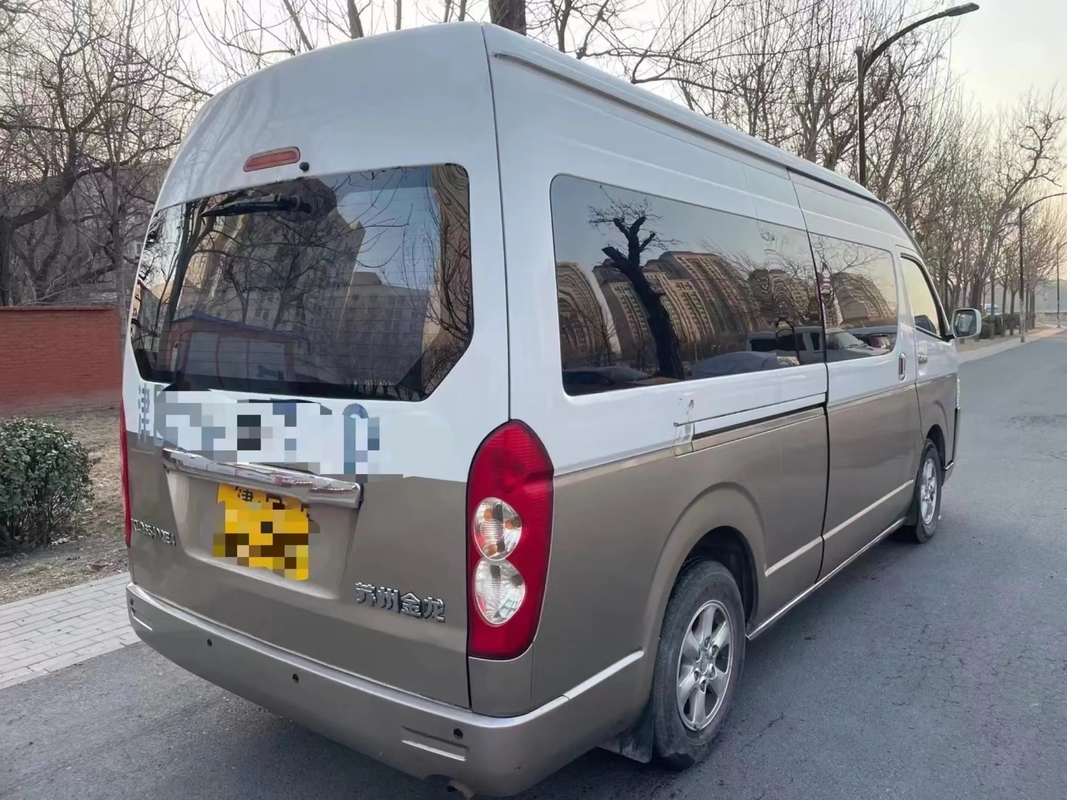 شاحنات مكوكية مستعملة 15 مقعدًا Higer Minibus KLQ6540 باب يتأرجح خارجي لون الشمبانيا محرك أمامي