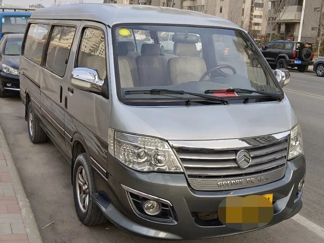 تستخدم Mini Bus Front Engine 14 مقعدًا 5.3 متر جولدن دراجون هايس XML6532 نافذة انزلاقية فضية اللون
