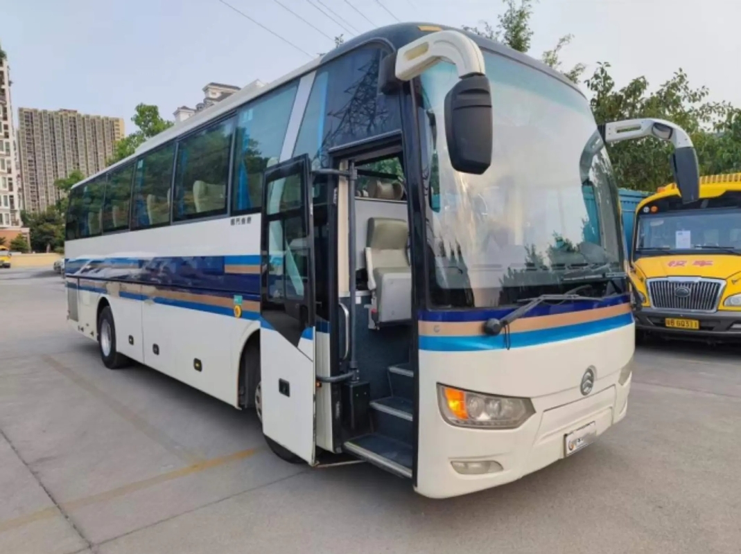 حافلات فاخرة مستعملة 47 مقعدًا مكيف هواء باب واحد مقصورة كبيرة للأمتعة Golden Dragon Bus XML6102