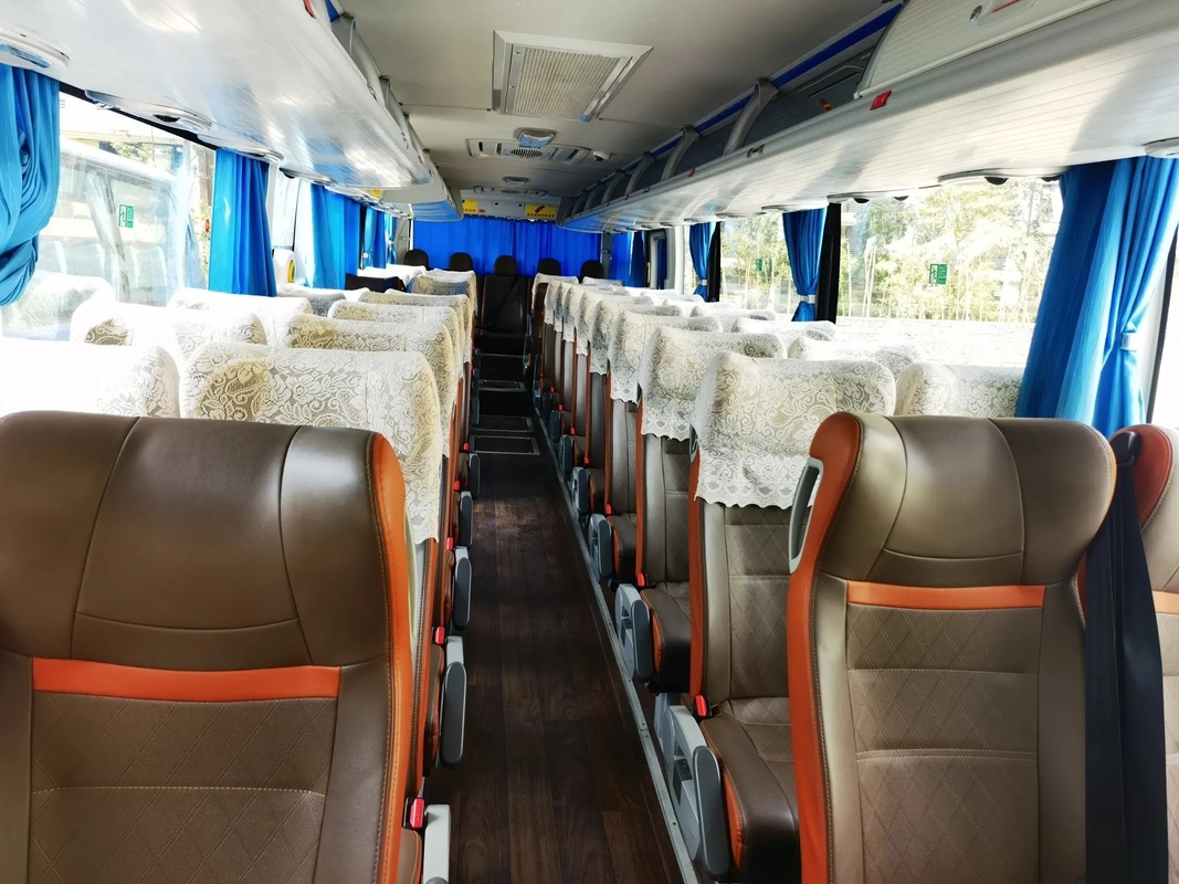 حافلة مستعملة وحافلة ركاب متوسطة بباب 50 مقعدًا Wechai Engine USB شاحن A / C اليد الثانية Youngtong Bus ZK6119