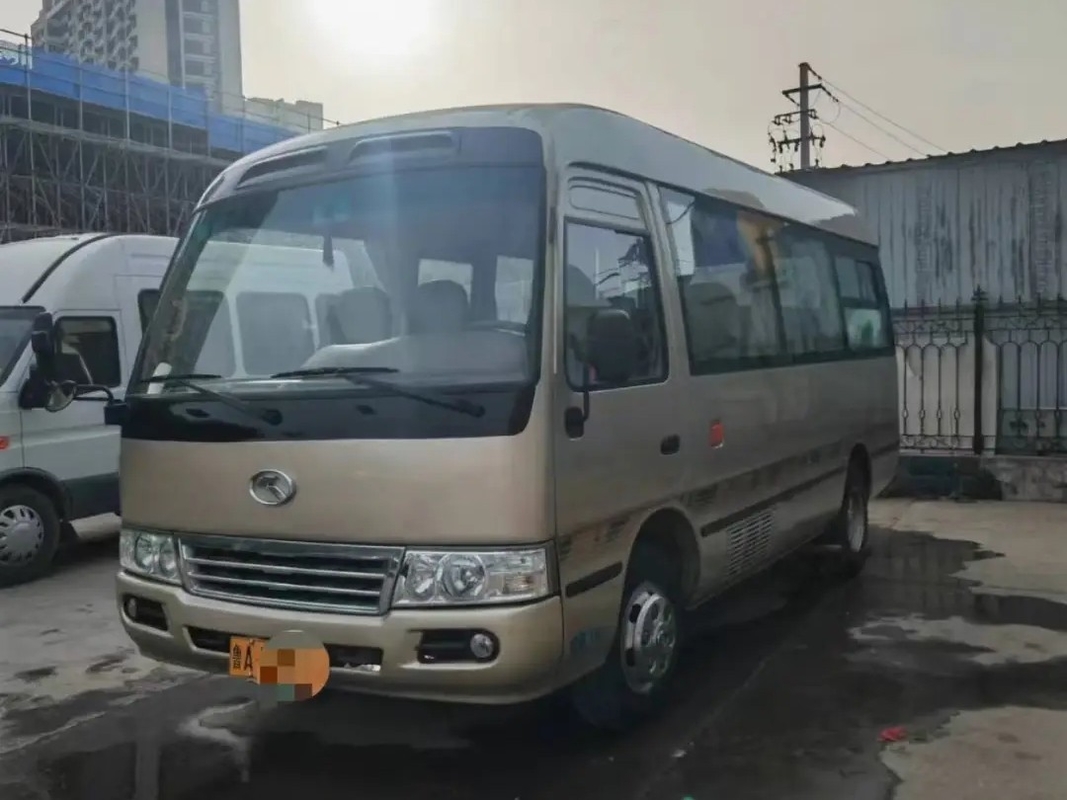 مستعمل 17 Seater Minibus 19 مقعدًا محرك أمامي مستخدم Kinglong Coaster XMQ6606 باب يتأرجح خارجي
