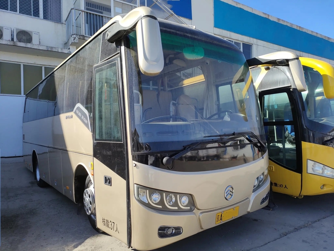 مدرب اليد الثانية 37 مقعدًا مكيف هواء باب واحد EURO IV ناقل حركة يدوي مستعمل Golden Dragon Bus XML6857
