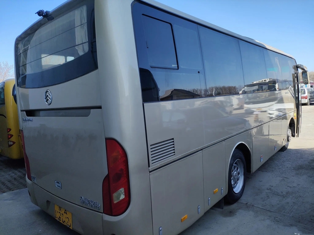 مدرب اليد الثانية 37 مقعدًا مكيف هواء باب واحد EURO IV ناقل حركة يدوي مستعمل Golden Dragon Bus XML6857