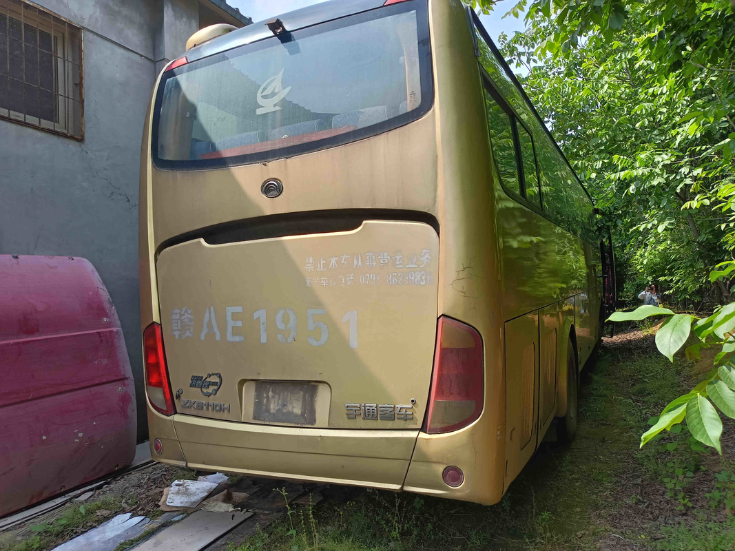يونغ تونغ باص 51 مقعدًا ذهبي اللون ختم نافذة EURO III 10.5 متر محرك خلفي يستخدم Yutong Bus ZK6110