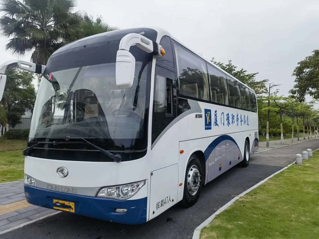 حافلة اليد الثانية 2016 سنة مزدوجة الأبواب 47 مقعد Yuchai Engine 6 سلندرات LHD / RHD مستعملة Kinglong XMQ6117