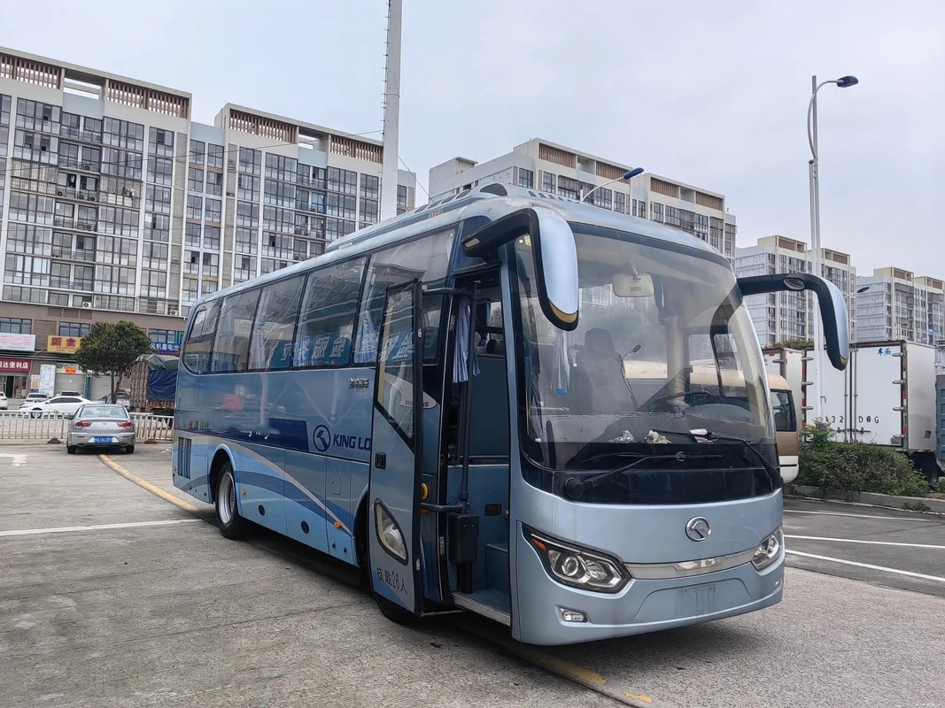 حافلة مكوكية مستعملة 26 مقعدًا نافذة مانعة للتسرب 8.5 متر 220 حصان ناقل حركة يدوي Kinglong Bus XMQ6859
