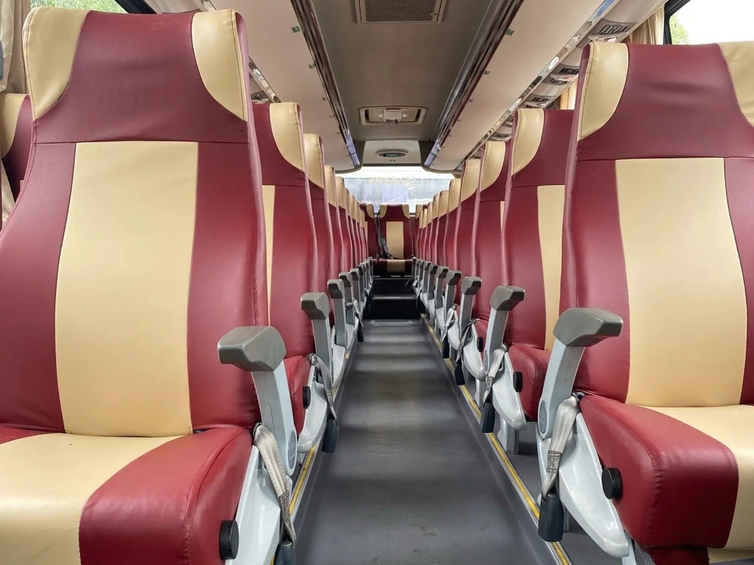 حافلات فاخرة مستعملة 51 مقعدًا لون أخضر 12000 كجم وزن كبح EURO IV Yuchai Engine Kinglong Bus XMQ6113 LHD / RHD