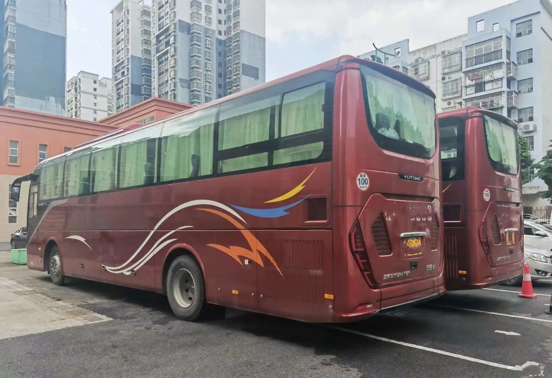 حافلة ترانزيت مستعملة 2021 سنة محرك Yuchai 310hp 52 مقعدًا قرص الفرامل وسادة هوائية تعليق 2 أبواب Young Tong ZK6117