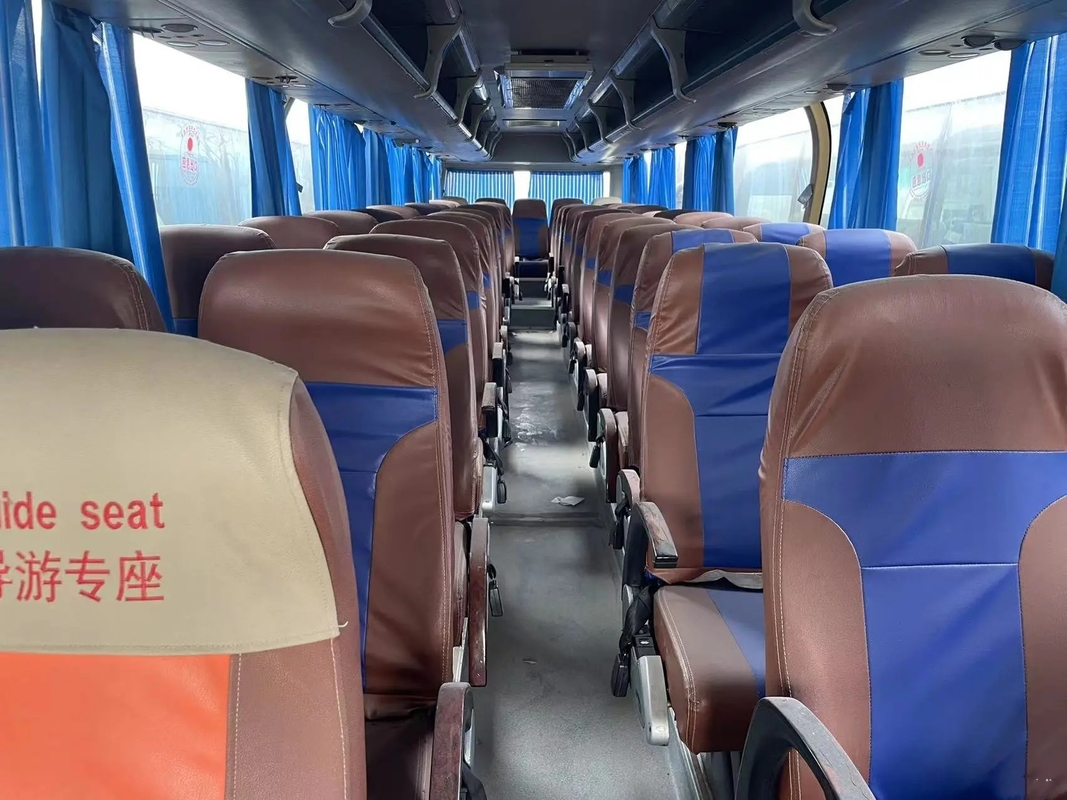 مدربين ديزل مستعملة 53 مقعدًا أبيض اللون باب واحد 6 سلندرات المحرك مع A / C اليد الثانية Beifang Bus BFC6120