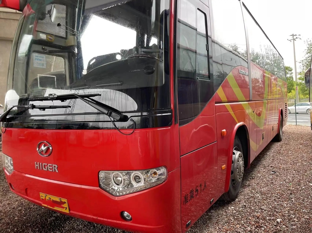 مدرب اليد الثانية باب الركاب الأوسط 51 مقعدًا اللون الأحمر 10.5 متر محرك Yuchai مستعمل Higer Bus KLQ6109