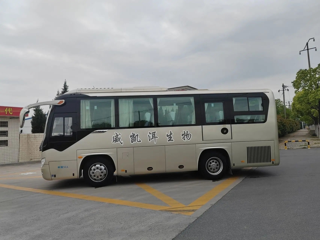 حافلات الركاب المستعملة 8 أمتار ناقل الحركة اليدوي Young Tong Bus ZK6816 محرك نادر 32 مقعدًا مكيف الهواء