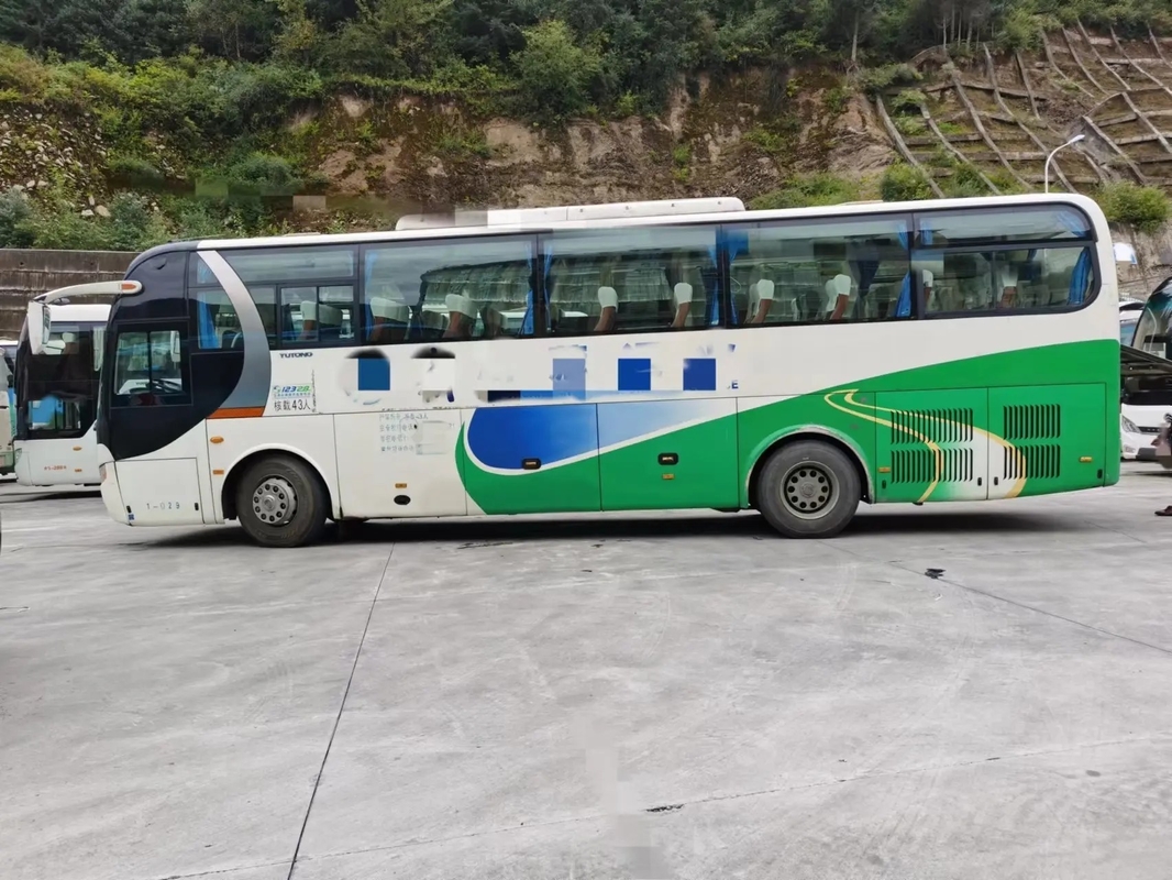 حافلة حافلة مستعملة 43 مقعدًا EURO IV وسادة هوائية تعليق محرك Yuchai 310hp اليد الثانية Yutong Bus ZK6110 LHD / RHD