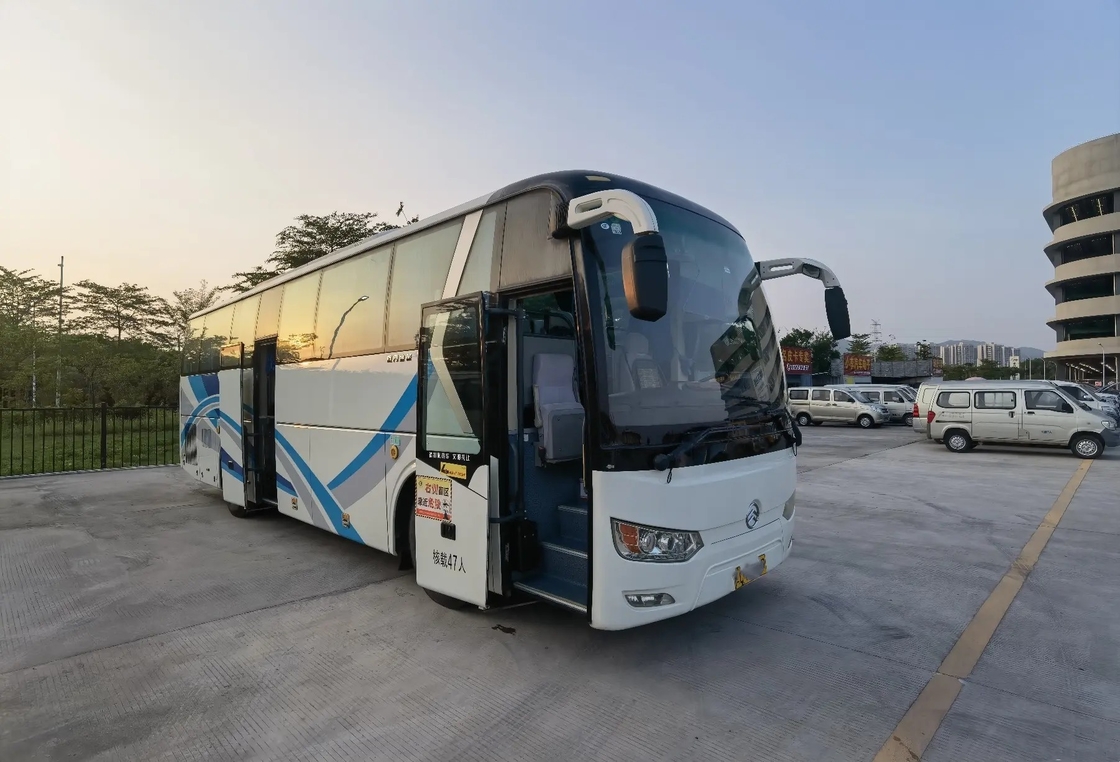 حافلات فاخرة مستعملة 2 أبواب 80٪ جديدة 47 مقعد ثاني Golden Dragon Bus XML6102 Yuchai Engine 6 Cyliders with A / C