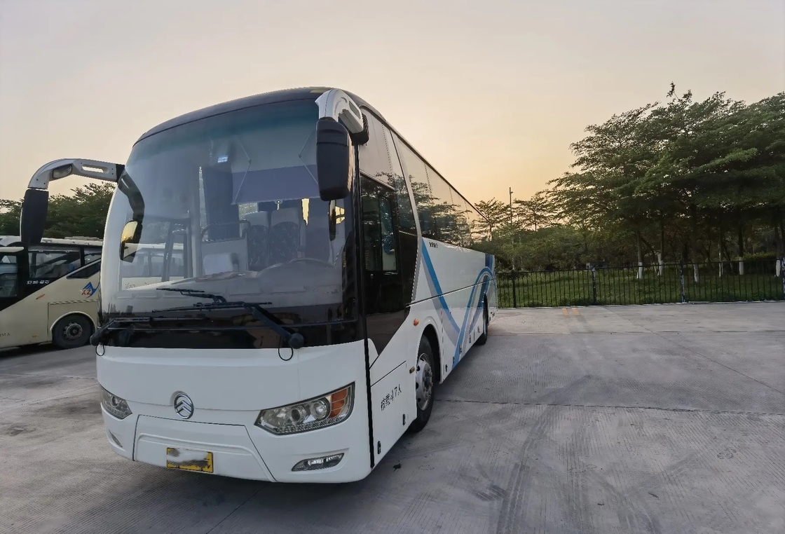حافلات فاخرة مستعملة 2 أبواب 80٪ جديدة 47 مقعد ثاني Golden Dragon Bus XML6102 Yuchai Engine 6 Cyliders with A / C