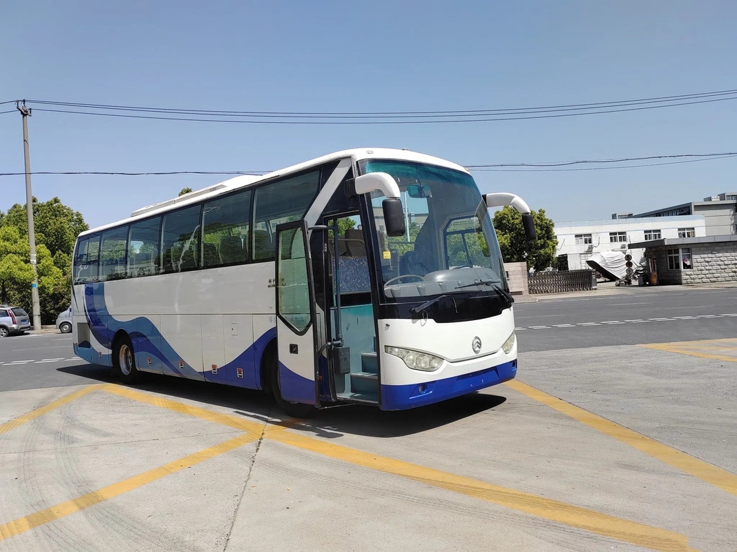 تستخدم حافلة السفر بمحرك نادر 46 مقعدًا مع نافذة مانعة للتسرب مع حجرة الأمتعة A / C Golden Dragon Bus XML6103
