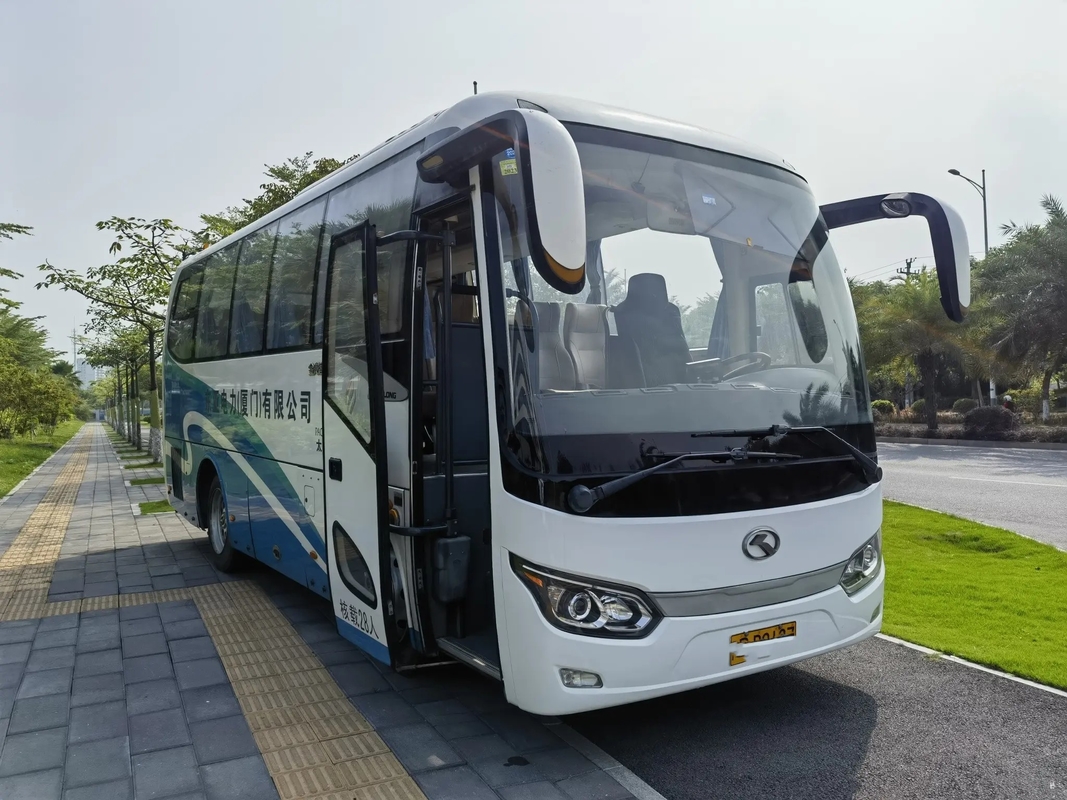 حافلات ديزل مستعملة 2016 سنة 28 مقعد محرك Yuchai 4 سلندرات باب يتأرجح خارجي Kinglong Bus XMQ675